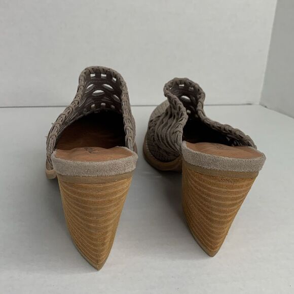 Jeffrey Campbell Favella taupe woven suede mules NWOB - Picture 5 of 10